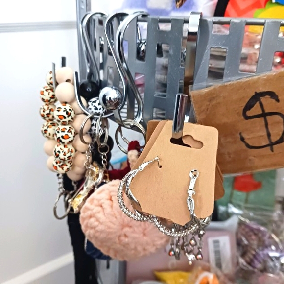 $5 Buck Basket Item For Live Show - Picture 3 of 9